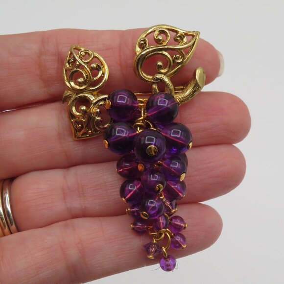 Vintage Avon Signed Grape Vine Brooch - Picture 1 of 10